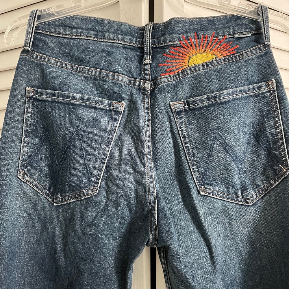 MOTHER Tomcat Ankle Jeans with Embroidered Sun ☀️👖